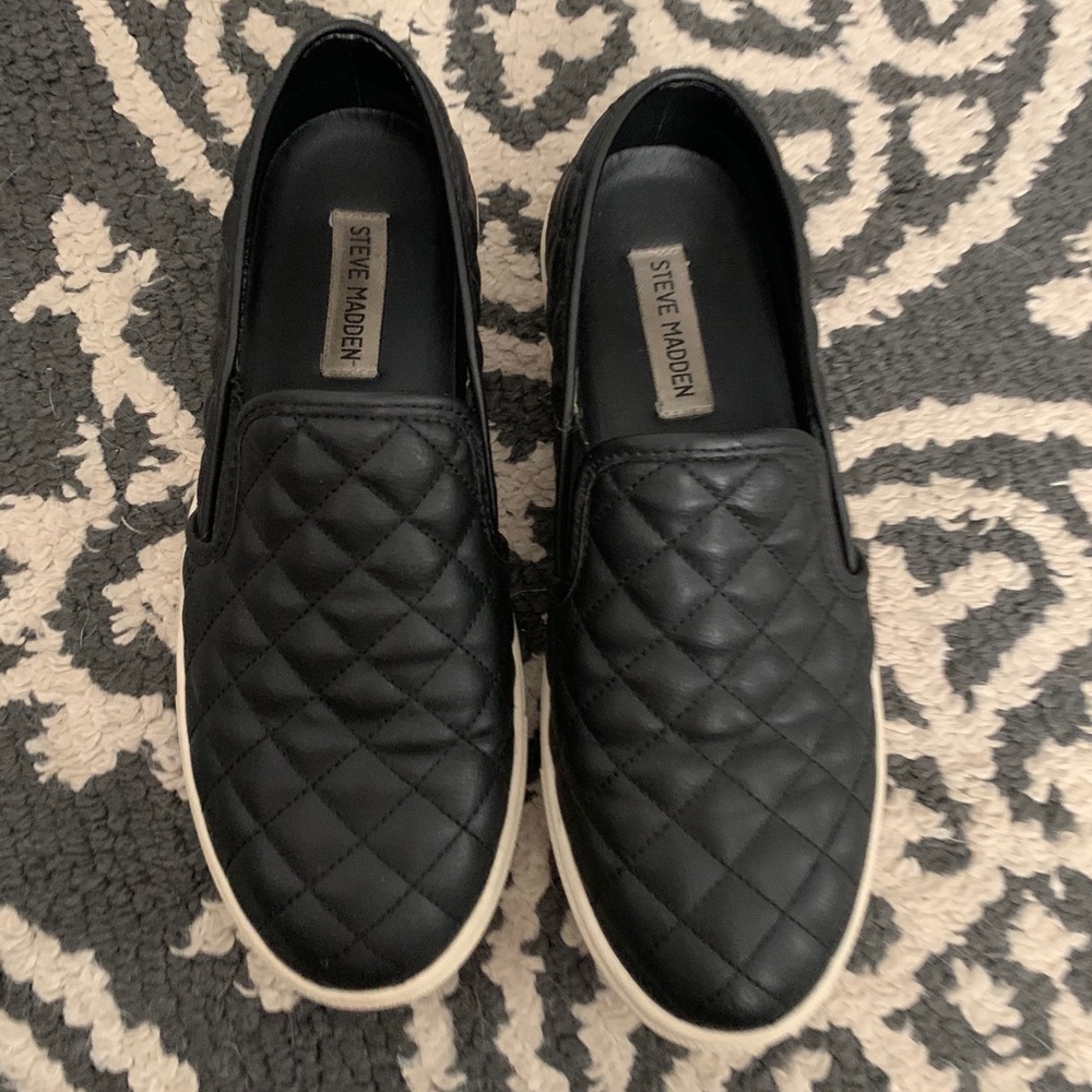 Steve Madden ECENTRCQ Black slip on shoes